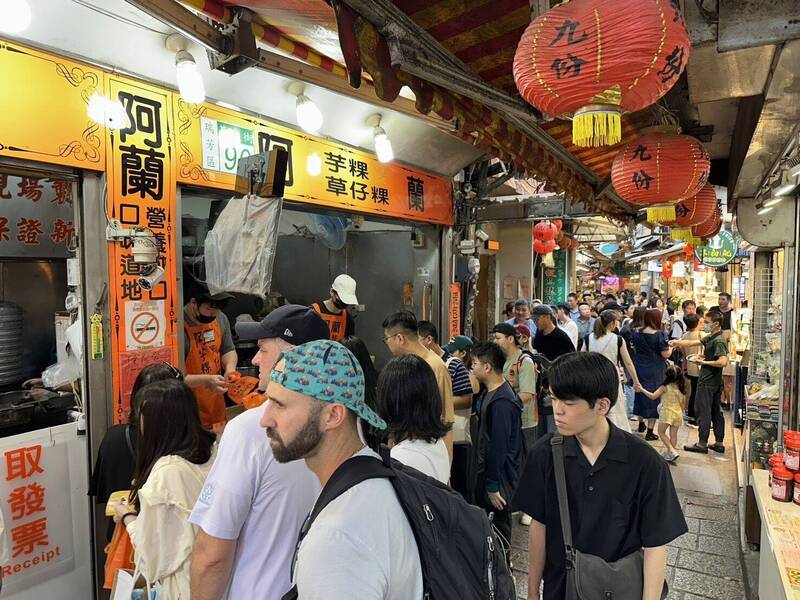 日本白銀週連假 助攻新北九份、十分觀光
