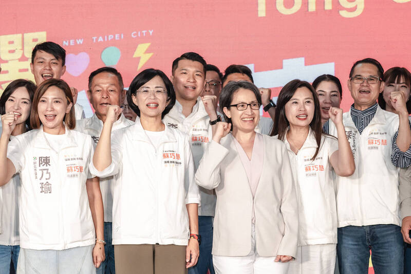 蘇巧慧授證新北29區幹部拚戰 蕭美琴現身力挺喊「我的市長是巧慧」