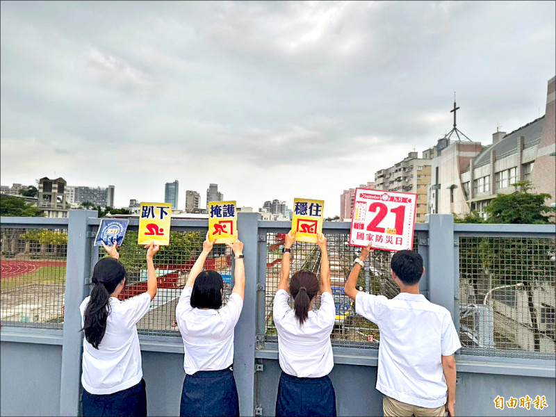 南鐵地下化將通車 成功國中登陸橋記錄歷史