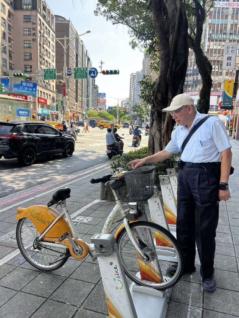 想騎YouBike上班「最後一台卻壞了」! 柯文哲改搭捷運反遭網友狂酸