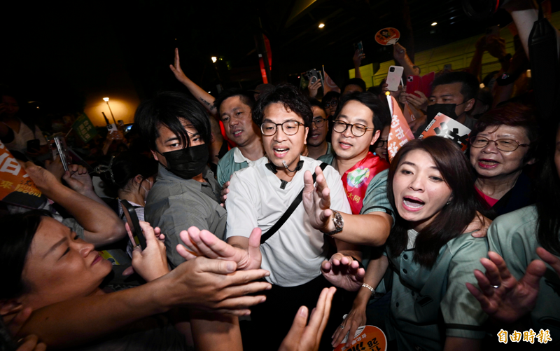 下午臨時宣布!沈伯洋突襲延三夜市 洋流依舊塞爆網看呆