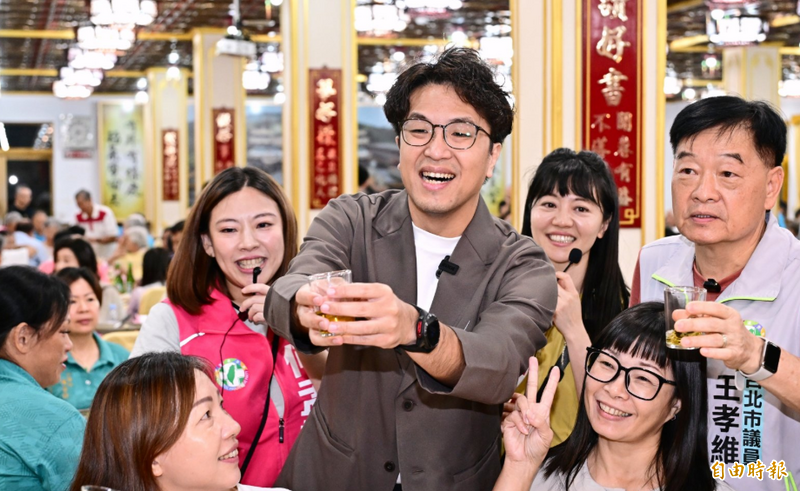沈伯洋支持度追到55波 呂秋遠:只要努力就會有人看見