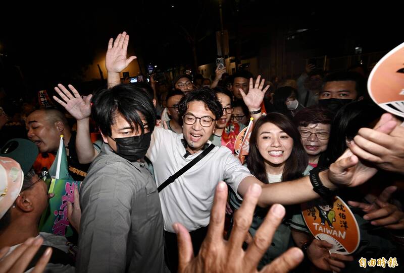 沈伯洋掃延三夜市回防大同區 洋流齊聚高唱《伊是咱的寶貝》