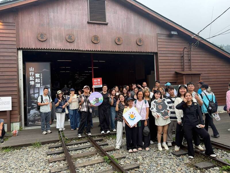 阿里山拚國際觀光 外籍師生體驗台灣好行深度遊