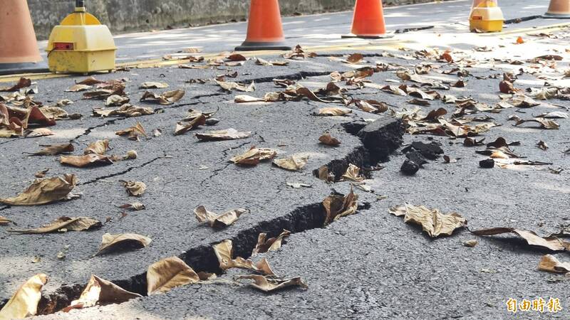 大雨後越演越「裂」!小琉球環島公路路基鬆動 將斥1124萬補強