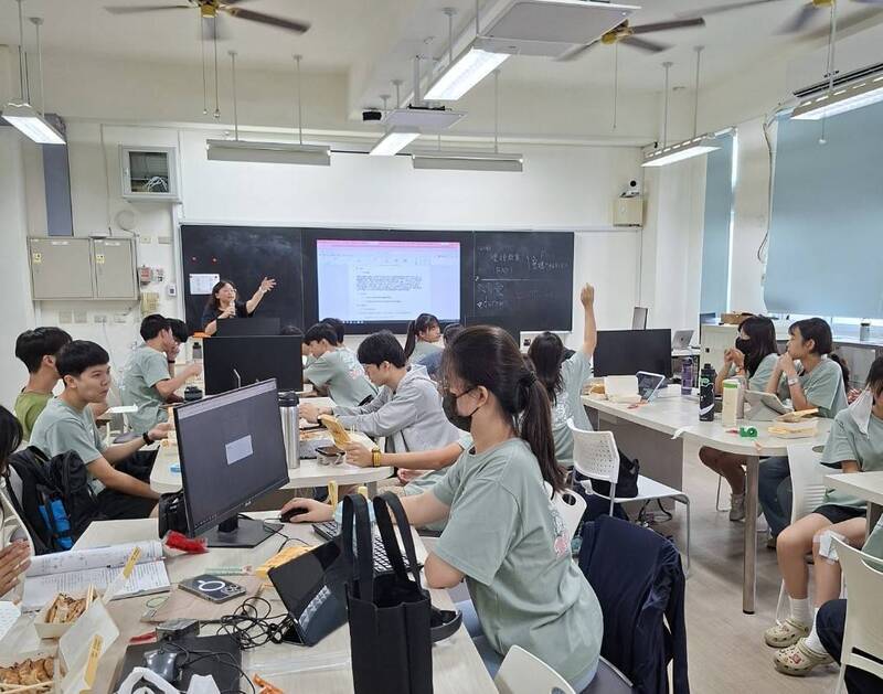 鳳山高中雙語班將登全國成果分享會 攜手中山大學深化小論文