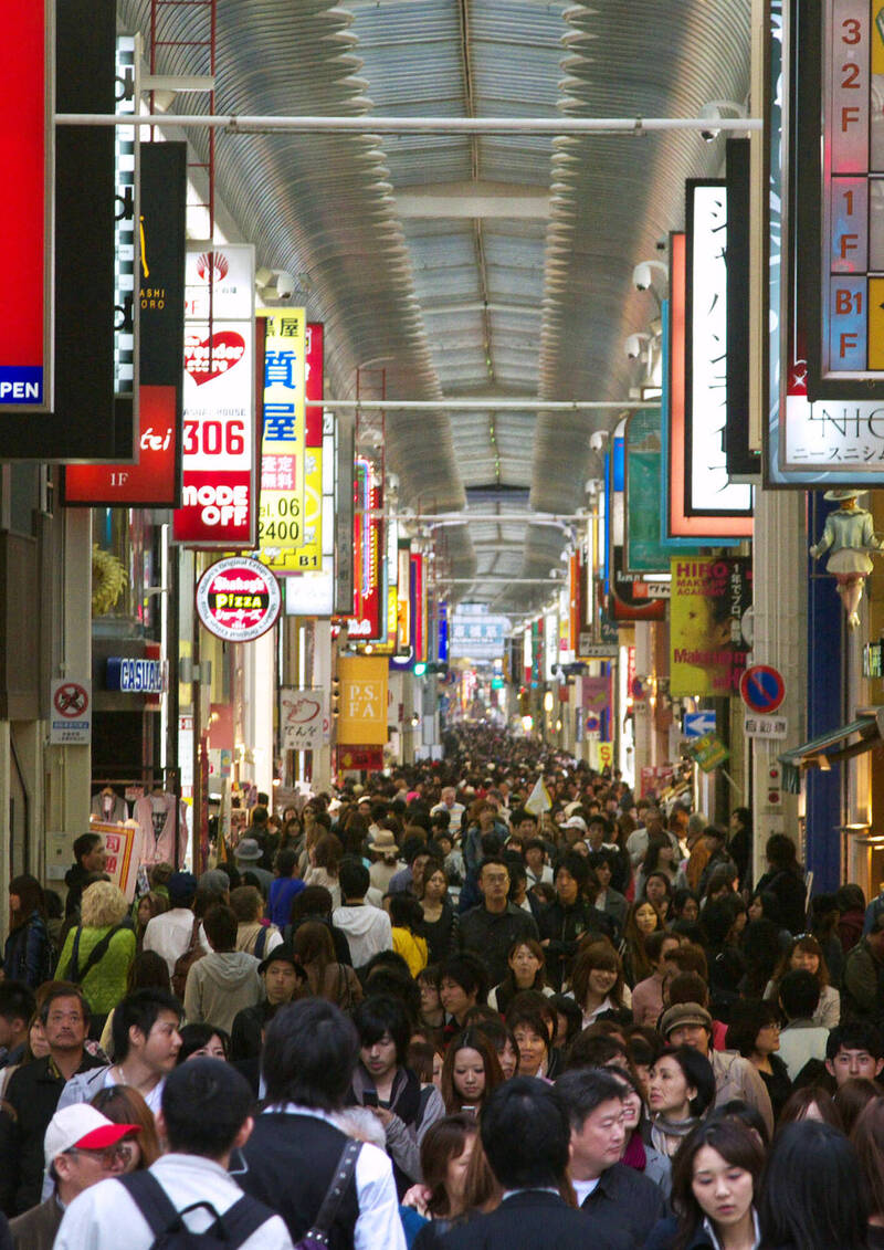 大阪道頓堀擠爆!台灣客撞上罕見日本「白銀週」