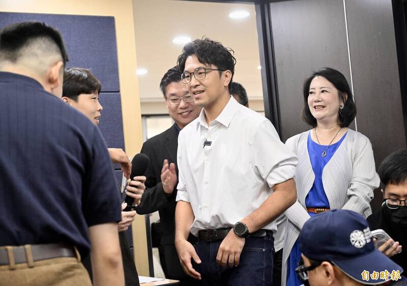 沈伯洋緊咬蔣萬安 葉耀元喊話淺藍:國民黨前所未見親中
