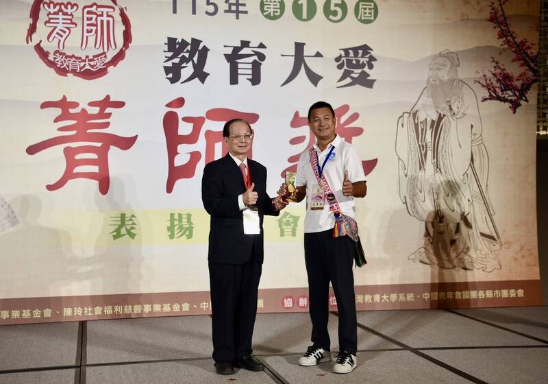 教育是一場長跑 台東高中主任莊豐銘獲教育大愛菁師獎