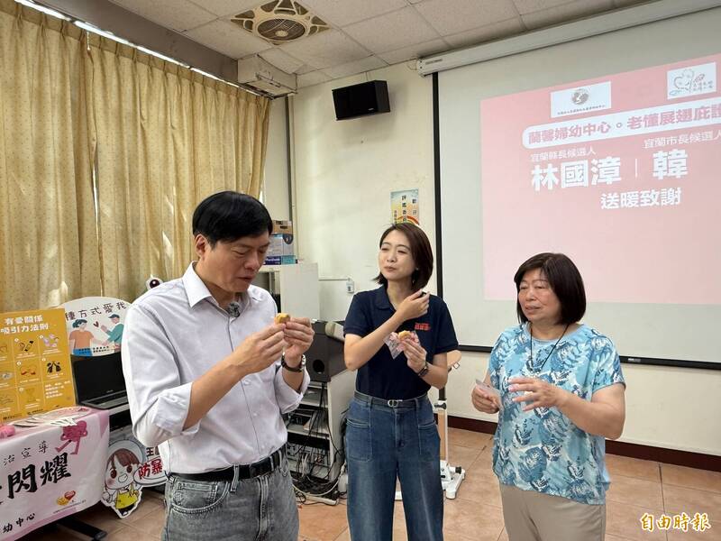 中秋送暖挺庇護工場!林國漳、韓瑩認購百盒月餅 學員回贈手工餅乾致謝