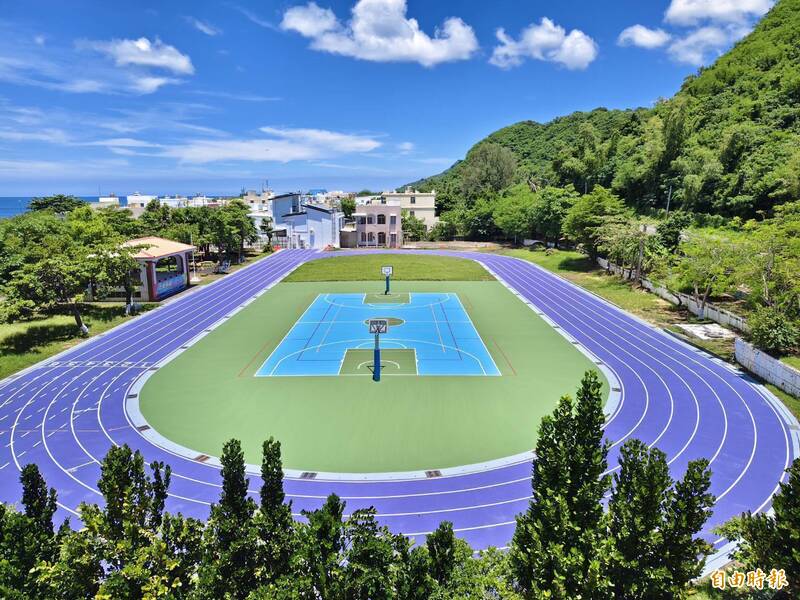恆春山海國小吹巴黎奧運風!造價1600萬「夢幻紫跑道」驚豔亮相