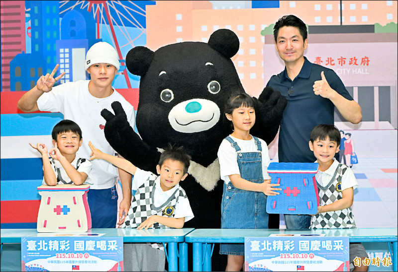 北市慶雙十 限量「巧拼椅」開放抽籤