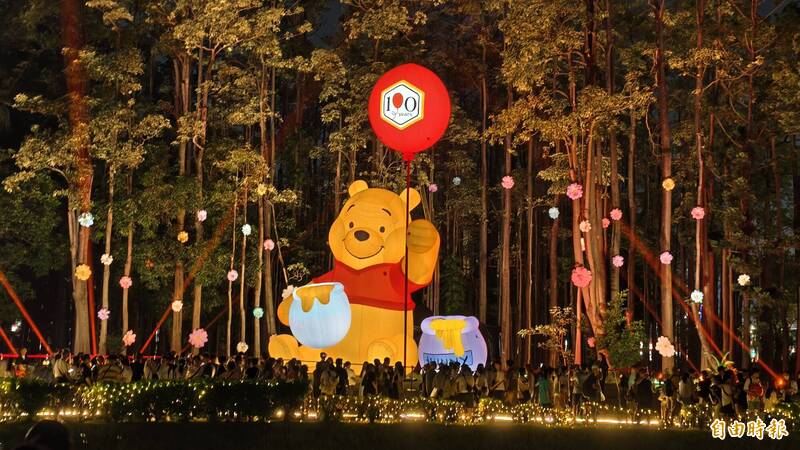 小熊維尼點亮中秋夜!「光織影舞」嘉義市北香湖登場