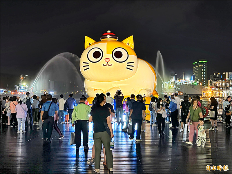 童子瑋引進 黃阿瑪水上氣球點亮基隆港