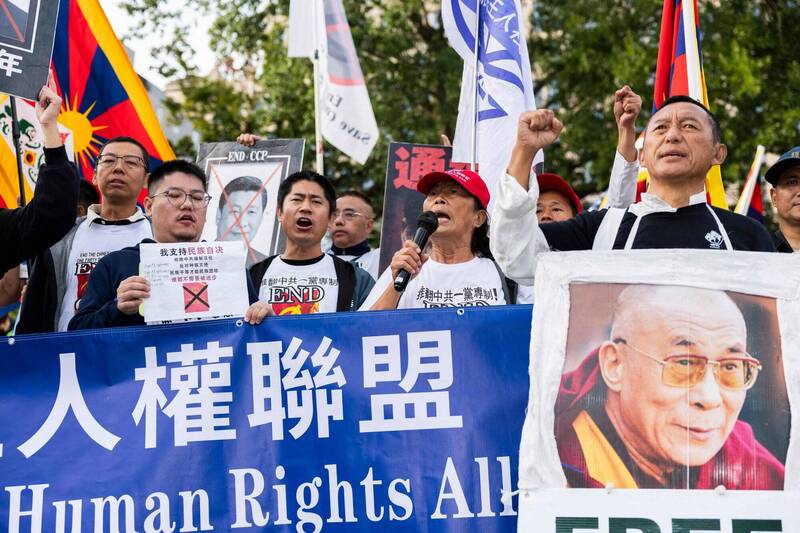 白宮外反對習近平政策的抗議活動今天幾乎未曾停歇。（法新社）