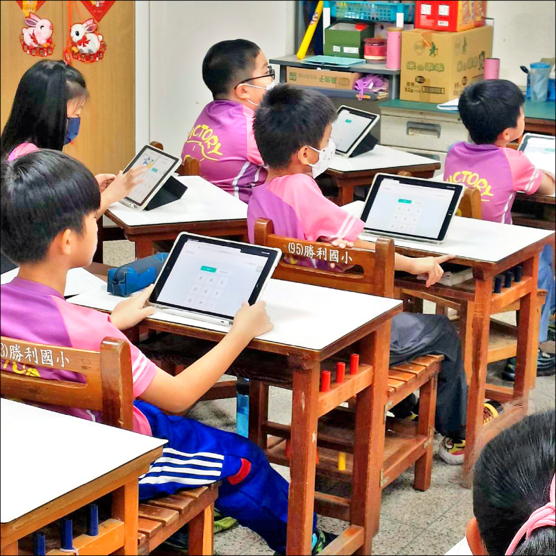 數位教學當道 高雄每2.2學童有1人近視