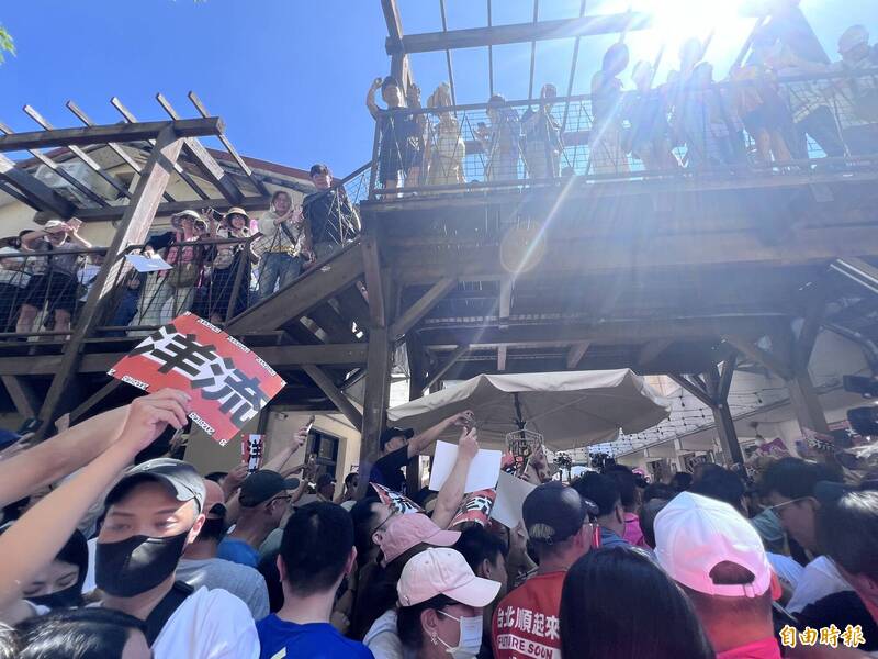何欣純競總估從一早審計新村到沈伯洋到場至市民廣場 人流約3萬人次