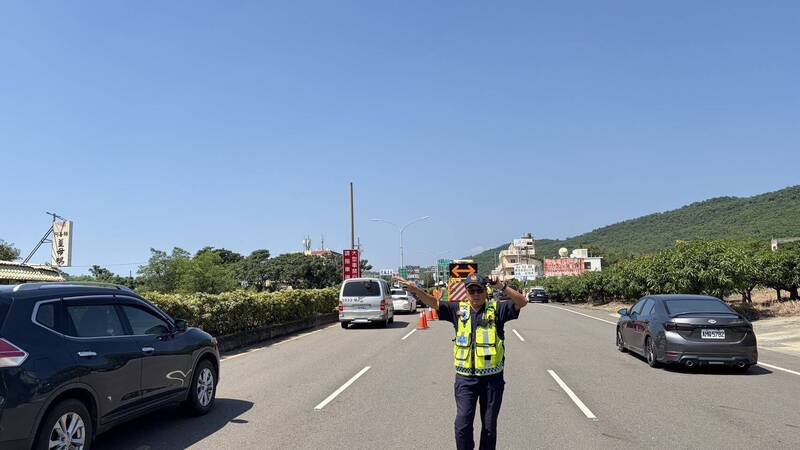 屏東連假爆旅遊狂潮 北返車潮湧現啟動調撥車道