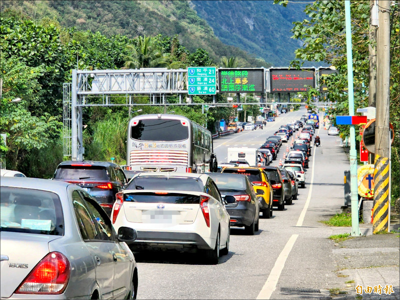 蘇花路廊北上車潮 今中午湧現