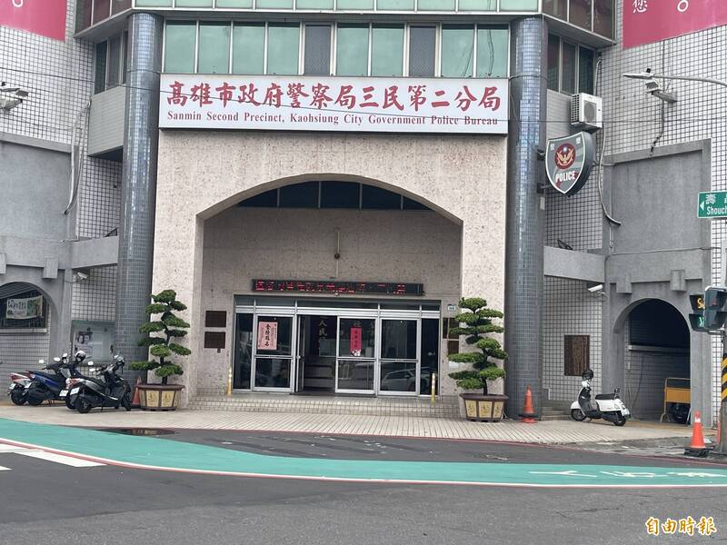 高雄覺民派出所旁停車格飄異臭 45歲女陳屍駕駛座