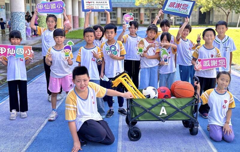 高雄118所偏遠學校 獲贈摺疊推車減輕搬運負擔
