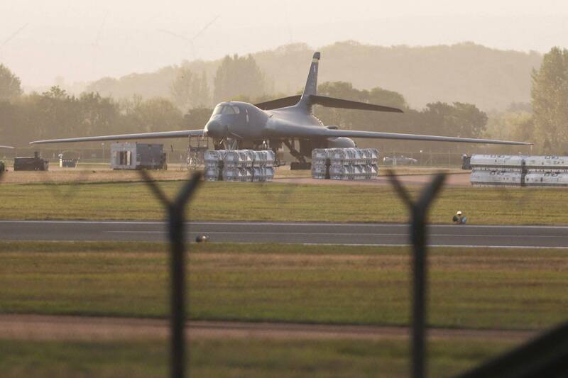 美军B-1轰炸机驻扎于费尔福皇家空军基地。（路透）