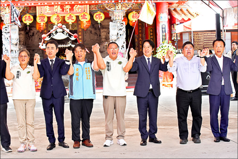 賴清德民雄參香 祈願蔡易餘、陳琮貽當選