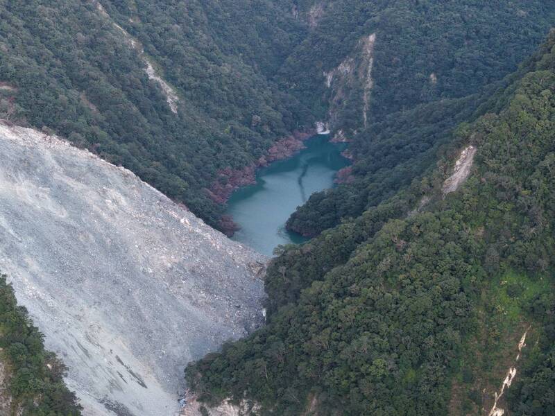 花蓮外海規模5地震 萬里溪堰塞湖壩體仍完整