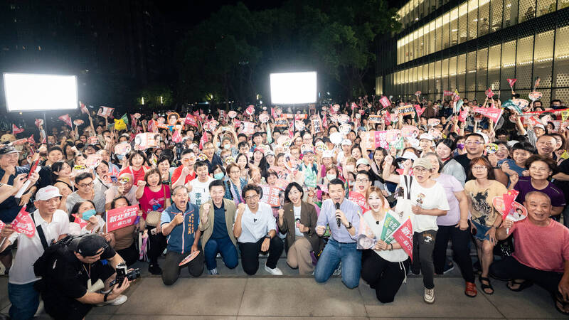 蘇巧慧招牌歌「粉紅超跑」紅透 沈伯洋呢?她秒「出賣」學弟揭歌名