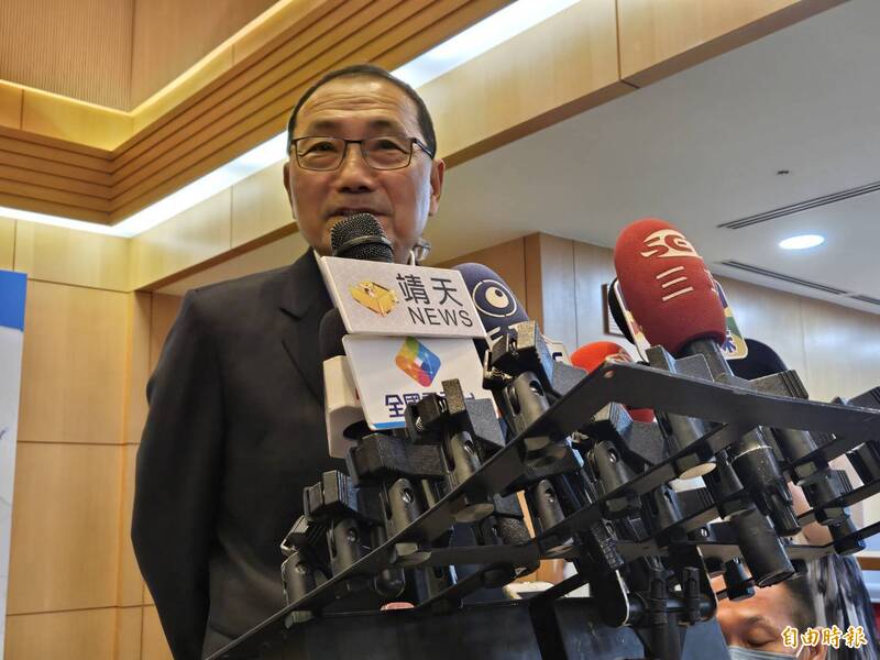 三重父逼女兒戴羞辱字眼紙板遊街 侯友宜:兄親友照顧、妹妥善安置