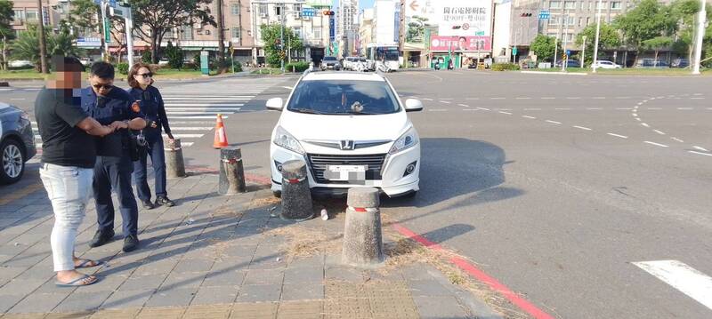 高雄男闖紅燈遭攔查竟在駕駛座睡著 酒測超標送辦