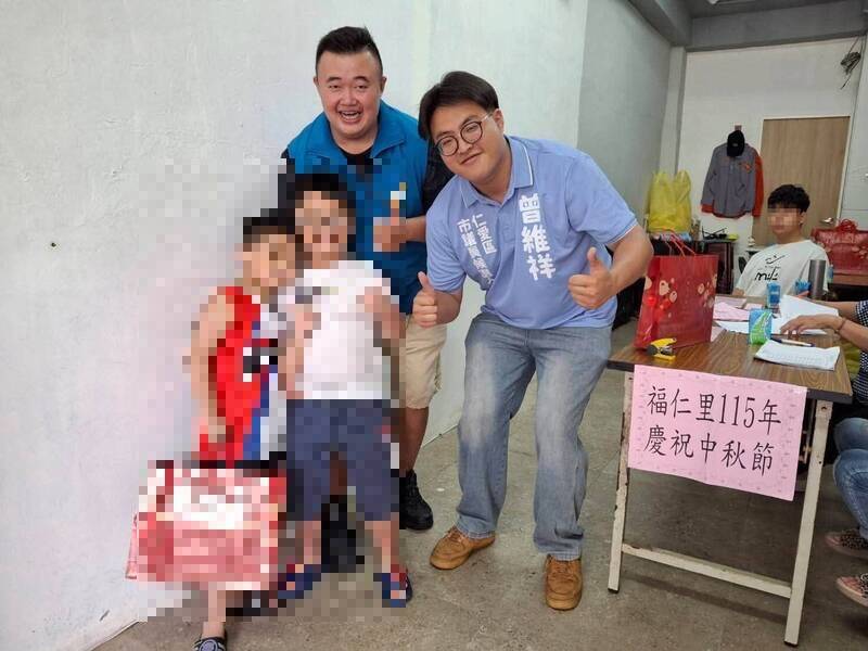 國民黨基隆市議員參選人曾維祥偕里長發中秋月餅涉賄 檢警調聯手偵辦