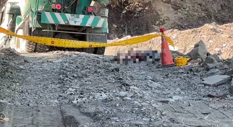 台東多良部落野溪整治 工人躺在大車視線死角午睡遭輾斃