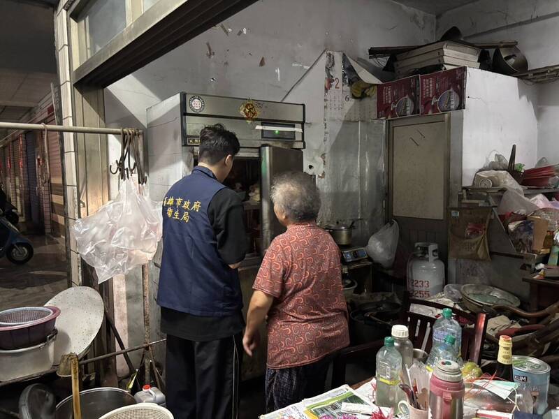 高雄前鎮15元碗粿被爆「臭酸」衛生差 8旬老夫婦不做了