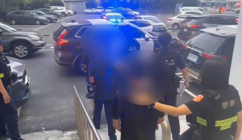 續攤變親戚大亂鬥 男與表弟父子當街開打