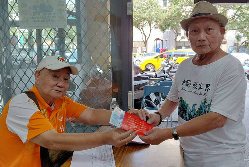53萬長輩有福了!台中今起發放重陽敬老金 526位人瑞1萬元+金鎖片
