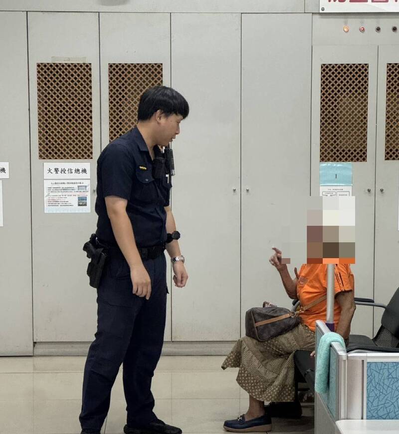 奶奶又來領錢了!老是「派出所當銀行」 台中警暖心陪伴、聯繫家屬
