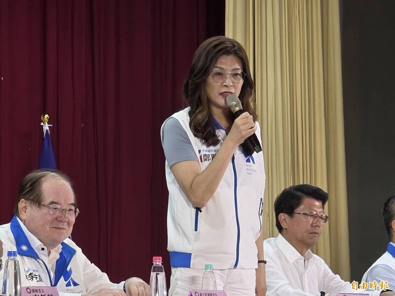 國民黨主席鄭麗文籲重啟核電，痛批民進黨光電弊案與非核家園。（記者洪瑞琴攝）