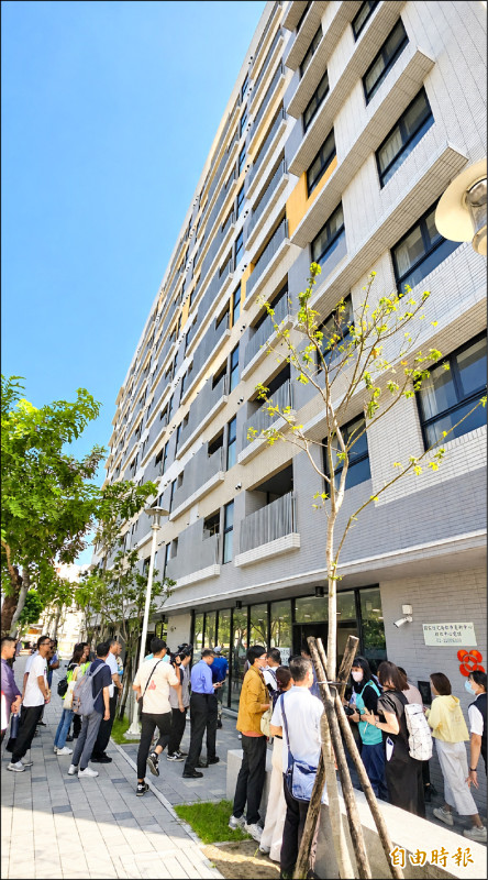嘉市首座社宅完工 王美惠推動「婚育宅」