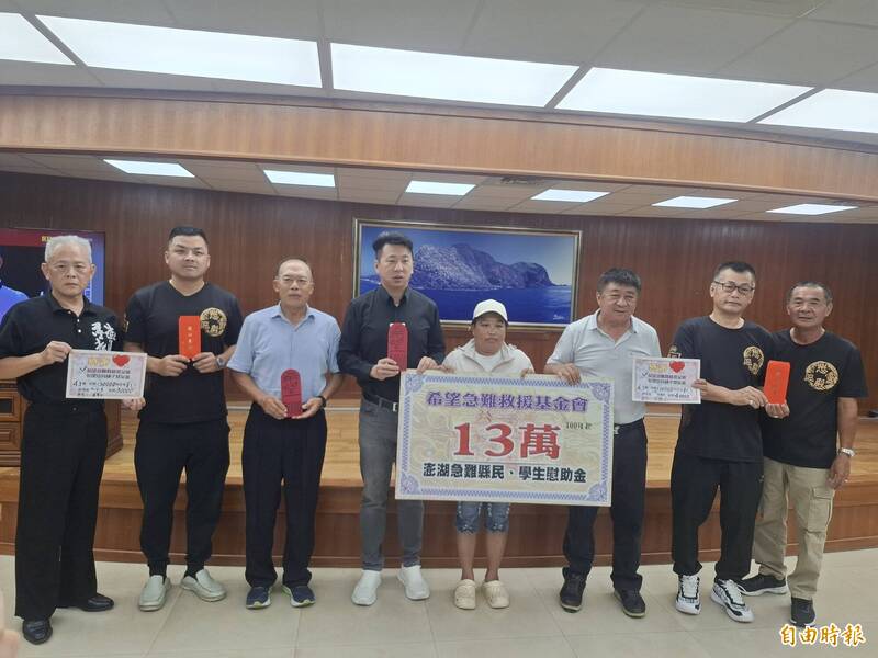 澎湖希望基金會募款 濟助跌倒開刀獨老、中風罕病男