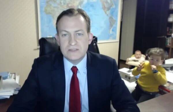 BBC「萌娃亂入」小姊弟長大了! 教授爸曬13歲女兒近照