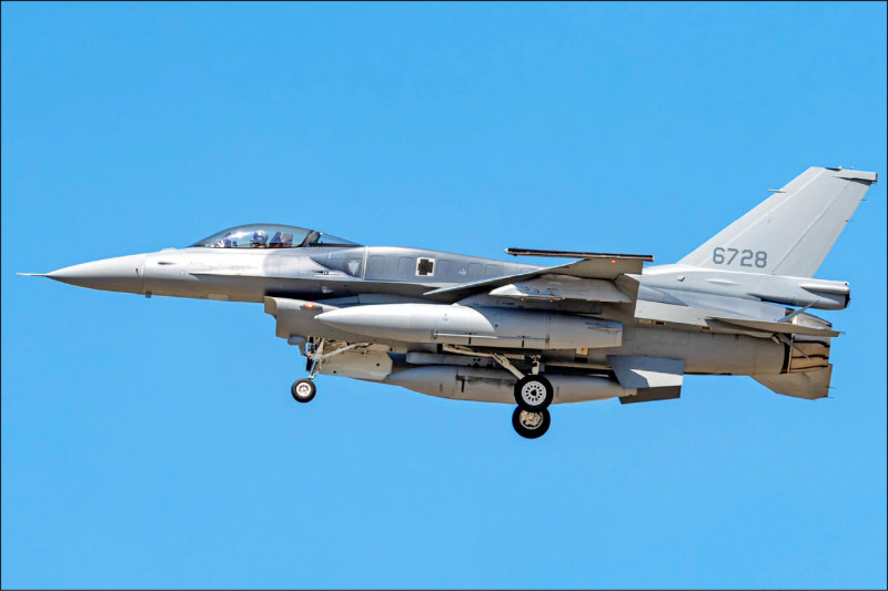 首批F-16V BLK70今抵台》學者：戰機結合無人機 未來空戰趨勢