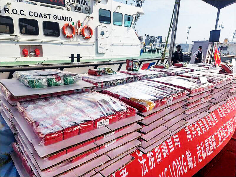 2台男躲油桶出海操控全船緬甸人運20億元毒品 二審加重刑期