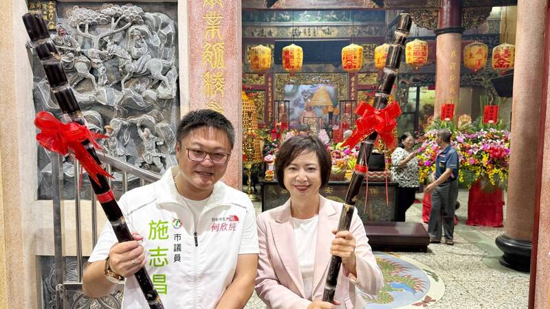 海線獲贈「繫上紅緞帶」甘蔗!何欣純拚倒吃甘蔗、節節高升