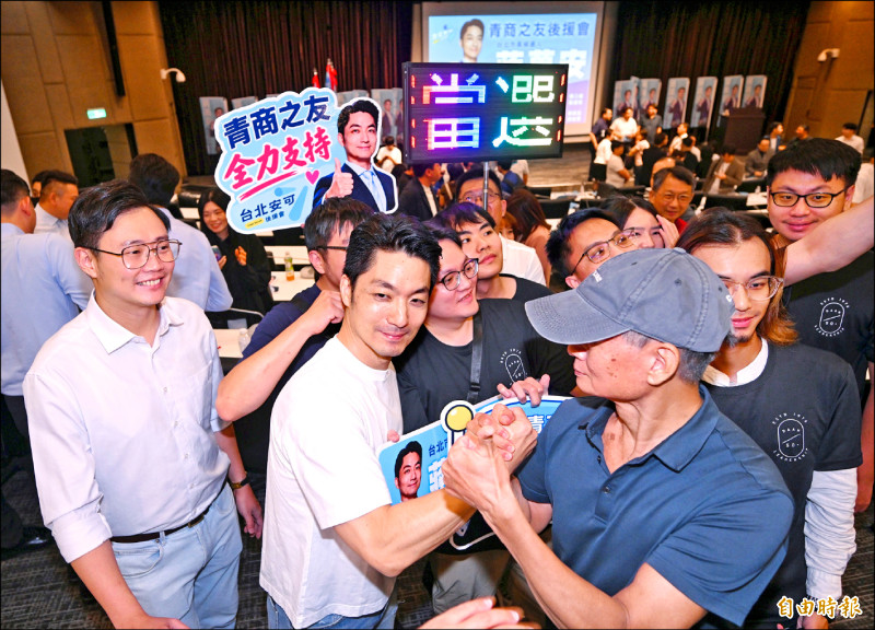 直搗藍營票倉 沈伯洋大安區肥皂箱開講 蔣萬安出席青商之友後援會 競選歌曲「台北安可」亮相
