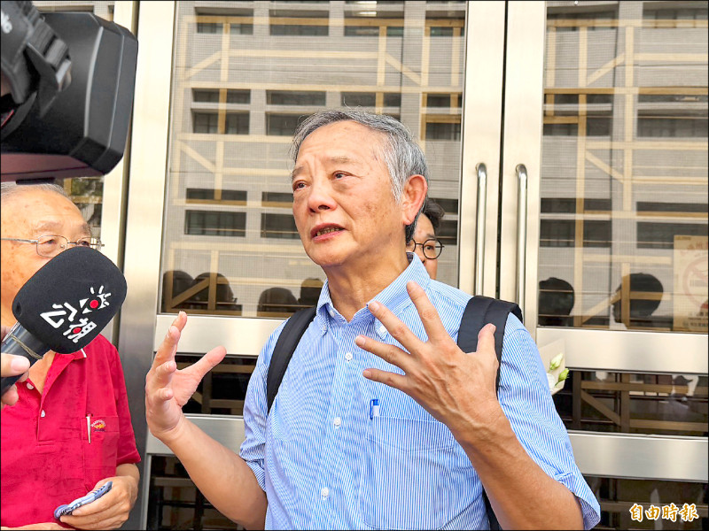 王隆昌逆轉無罪》歷任校長校友聲援 頒卓越貢獻獎