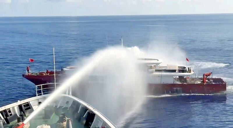 《TAIPEI TIMES》CGA expels Chinese boats near Pratas