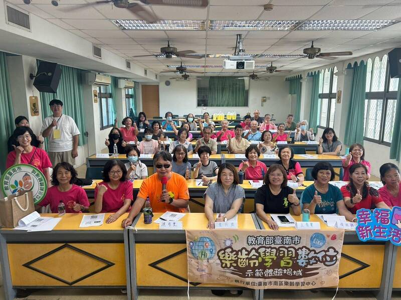 友善數位共融 台南樂齡學習場域縮短長輩數位落差