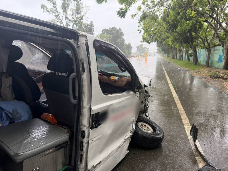 肇事的民间救护车上当时没病患。（民众提供）