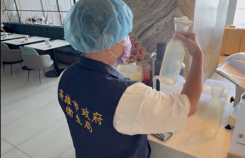 高雄某飯店被爆餐廳水壺髒污 衛生局突檢未見重大缺失
